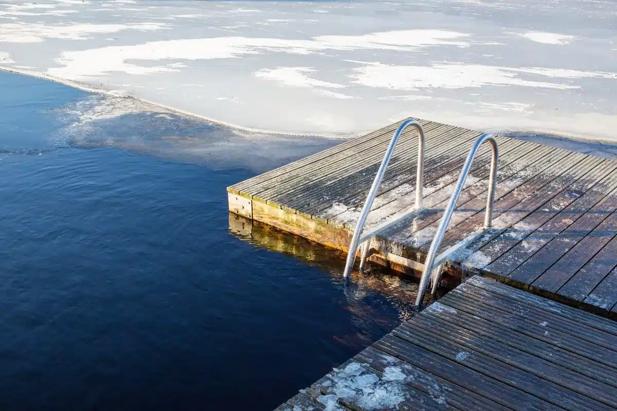 Preventing Water from Freezing Near Docks - Pond Perfections